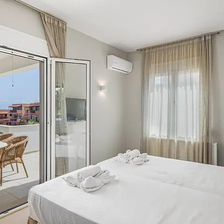 Villa Yiayia Relaxing By The Sea And Heated Pool Sissi (Crete)
