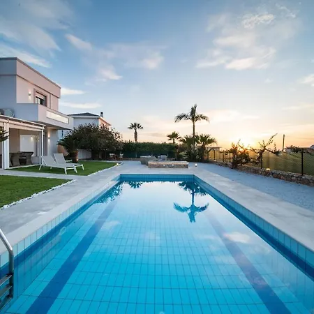 Yiayia Relaxing By The Sea And Heated Pool