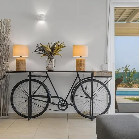 Villa Yiayia Relaxing By The Sea And Heated Pool
