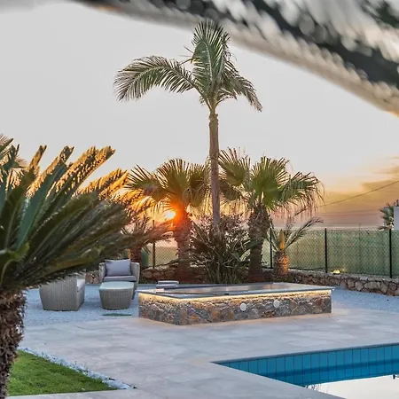 Villa Yiayia Relaxing By The Sea And Heated Pool