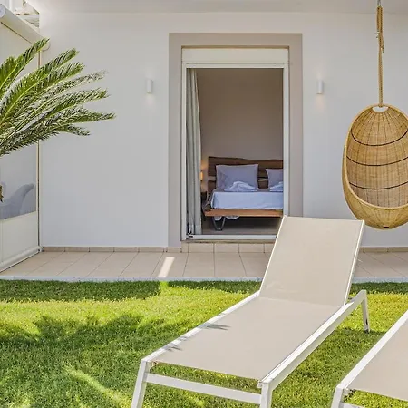 Yiayia Relaxing By The Sea And Heated Pool *