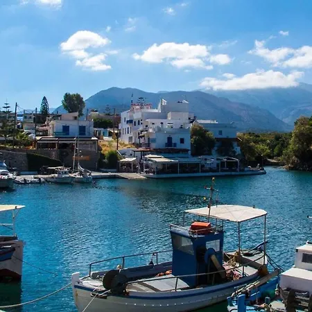 Yiayia Relaxing By The Sea And Heated Pool * Sissi (Crete)